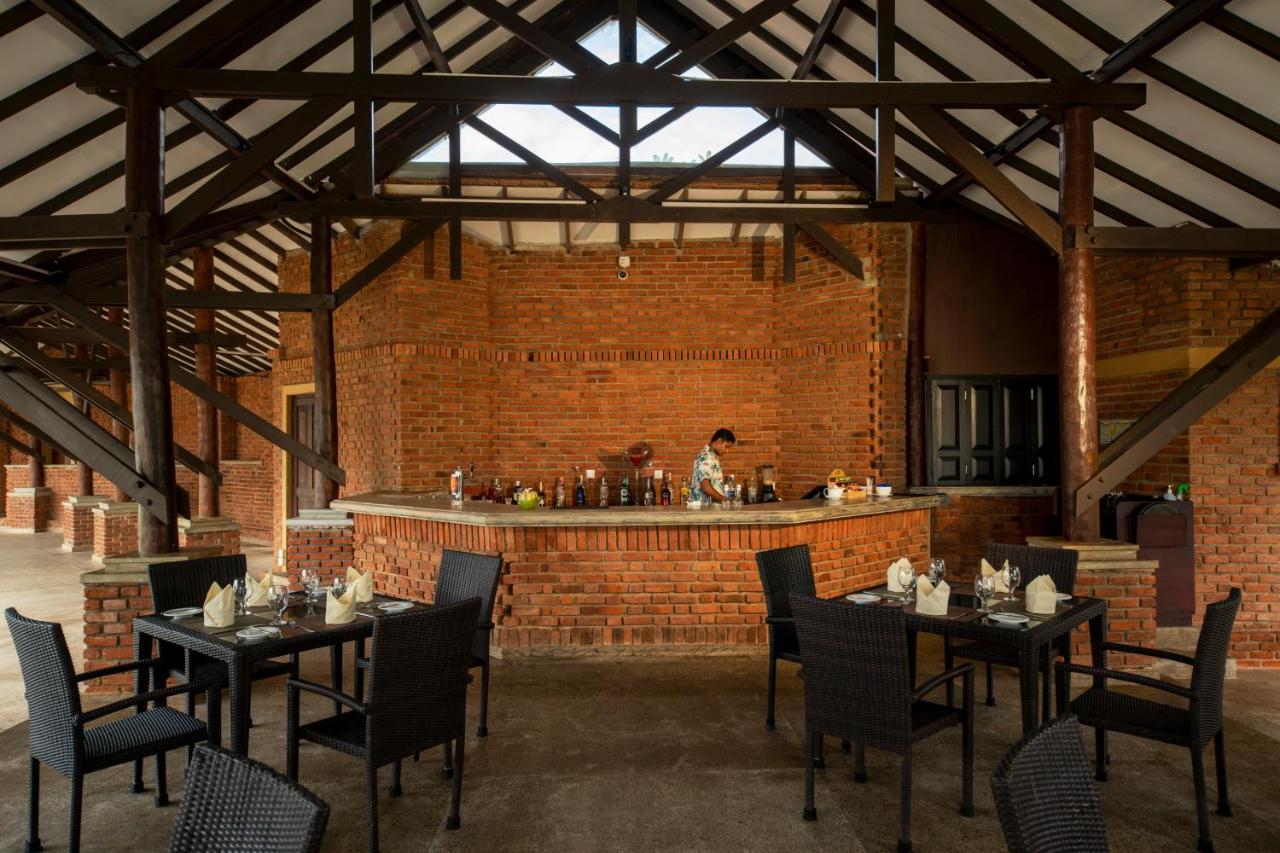 Club Hotel Dolphin Negombo Exterior foto