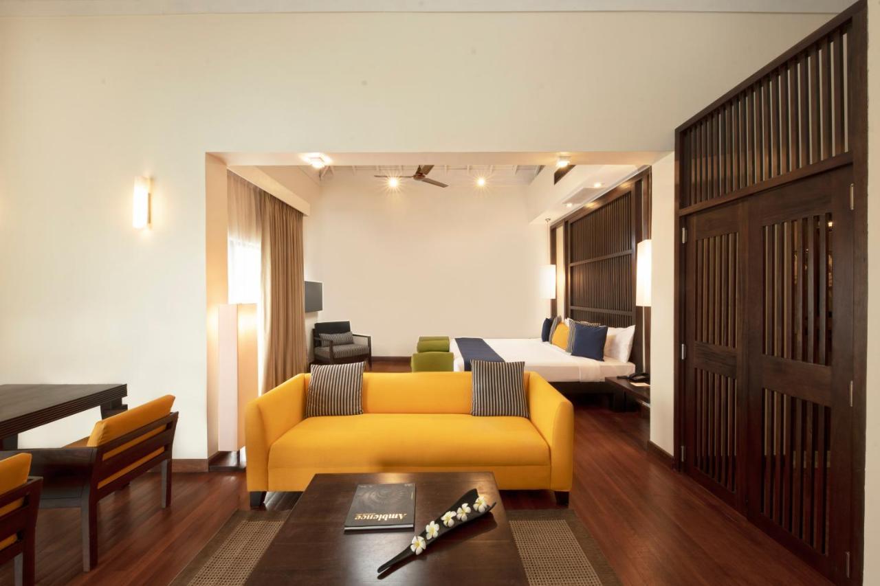 Club Hotel Dolphin Negombo Exterior foto