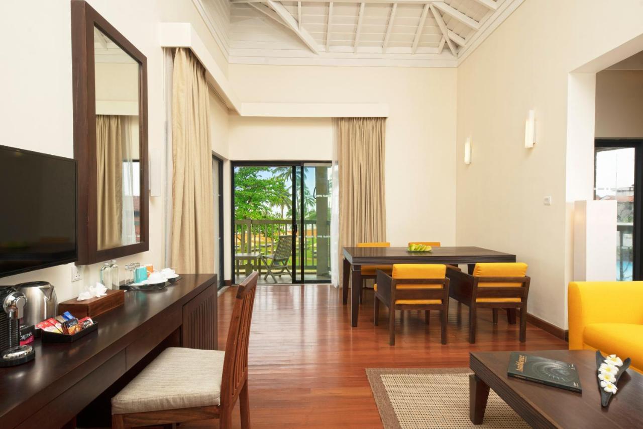 Club Hotel Dolphin Negombo Exterior foto