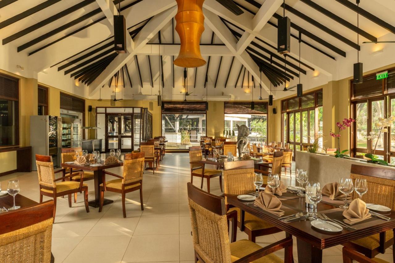 Club Hotel Dolphin Negombo Exterior foto