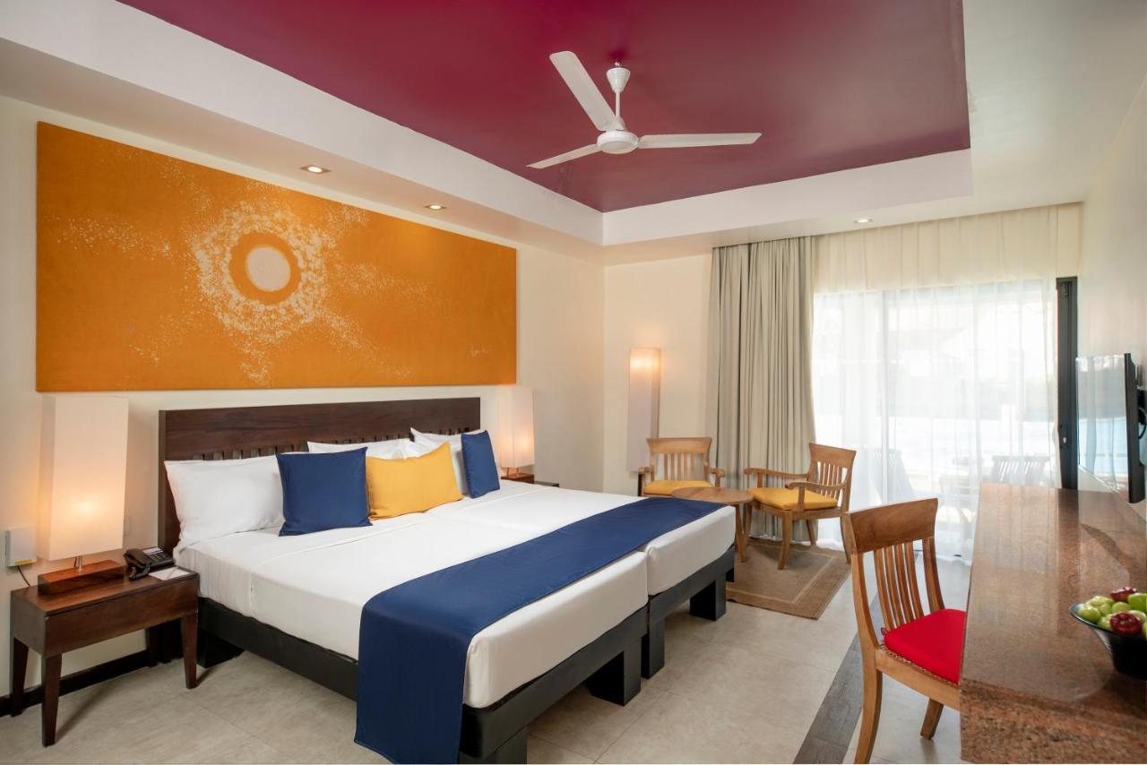 Club Hotel Dolphin Negombo Exterior foto